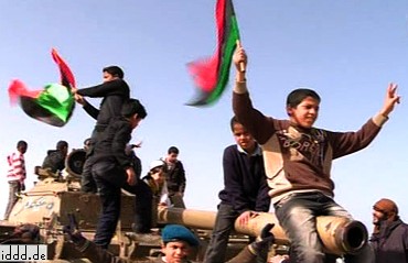 Libia, dzieci nakrecone przez Facebooka do protestowania